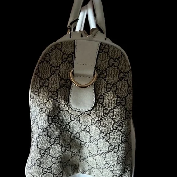 Gucci Beige Monogram Bag with Red and Green Stripe - Picture 7 of 9